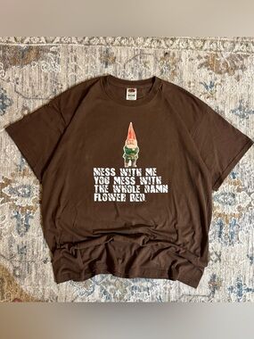 Fruit of the loom vintage 90's Brown Gnome Graphic Tee - 'Mess With Me'